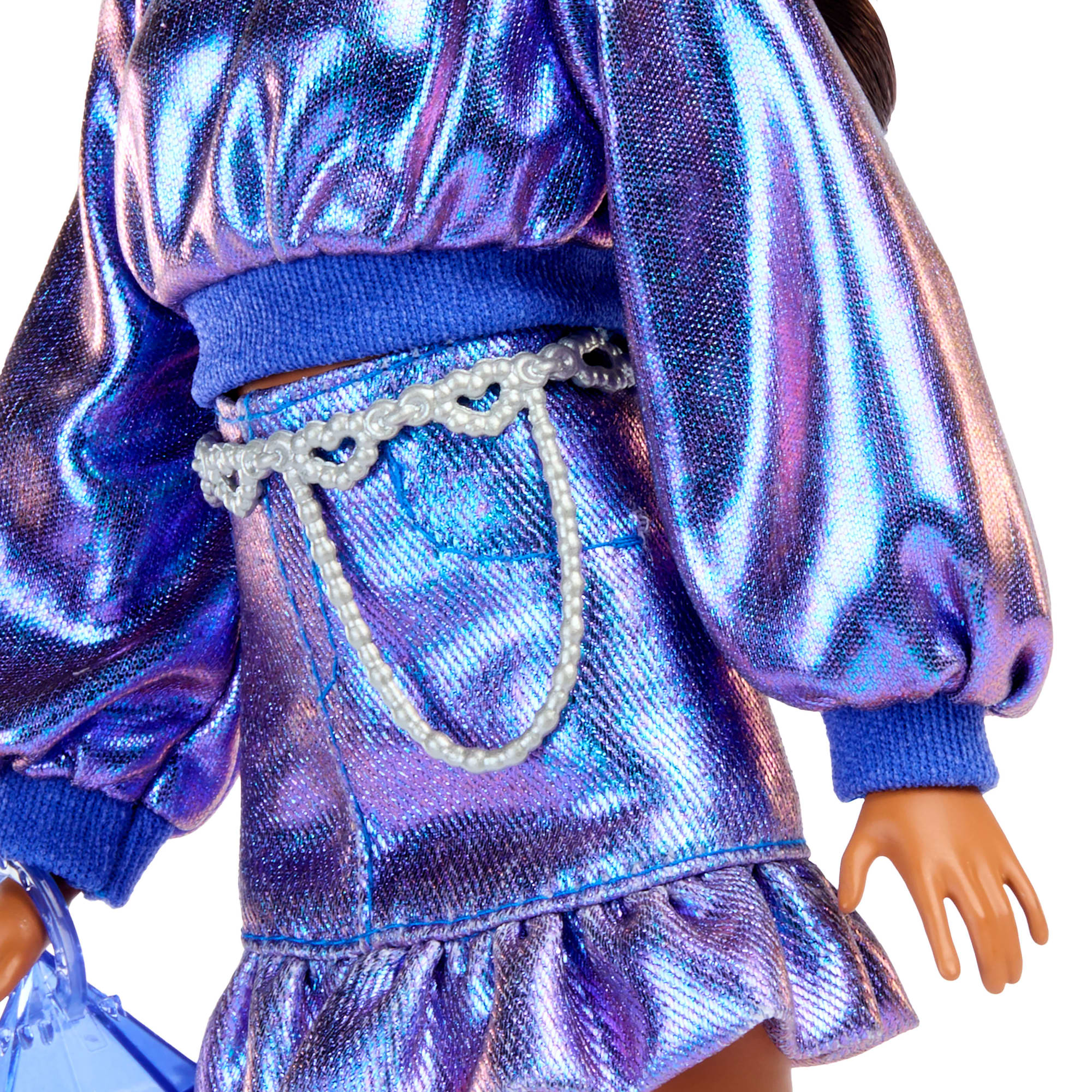 Κούκλα Barbie Deluxe Style #7 Με Μεταλλικό Μπλε Μπλουζάκι Και Φούστα Με Αξεσουάρ, Σκούρα Καστανά Μαλλιά