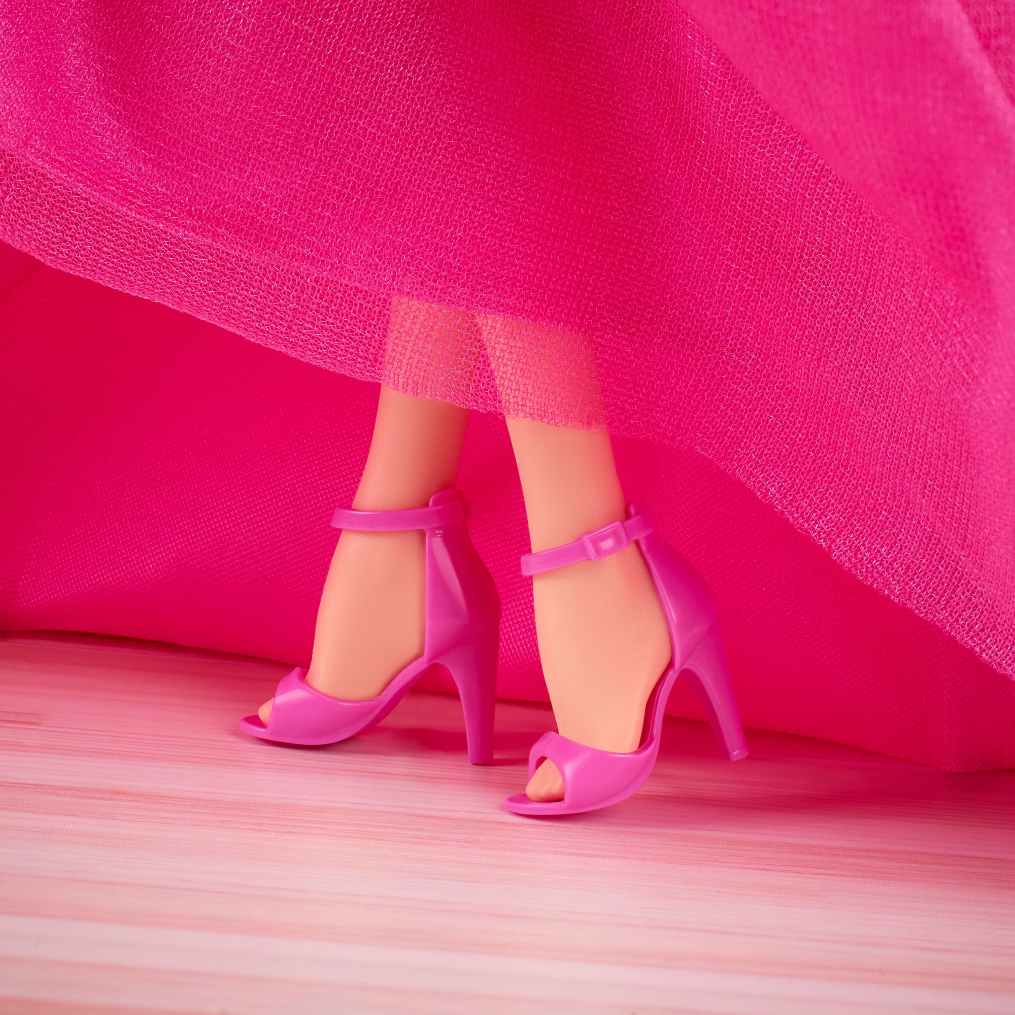 Satenimsi Pembe Elbisesiyle Koleksiyona Uygun Barbie Signature Doğum Günü Prensesi Bebek