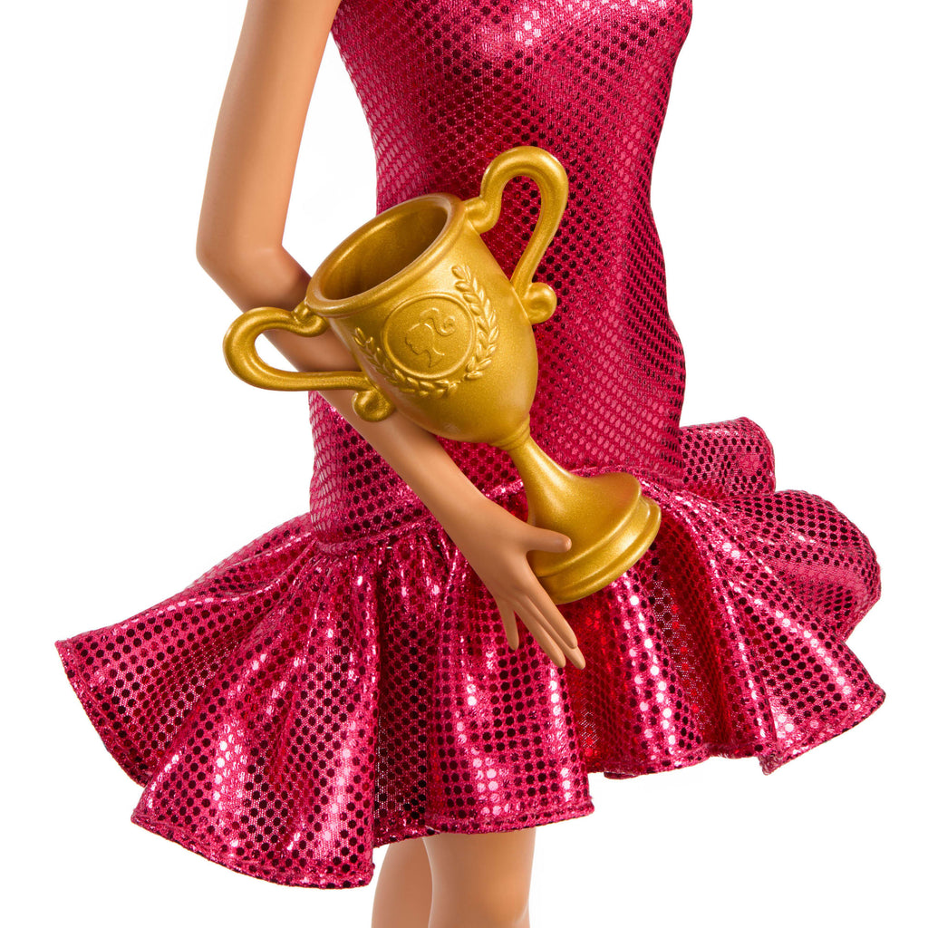 Muñeca Barbie Bailarina De Concurso Con Pelo Castaño Recogido Y Accesorio De Trofeo De Baile