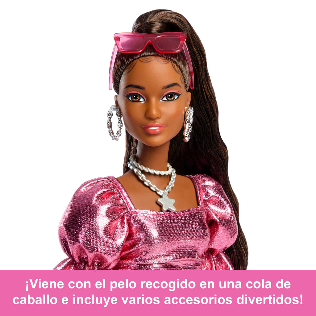 Muñeca N. 6 De Barbie Deluxe Style Con Vestido Rosa Coral Metalizado Con Volante De Burbujas Y Accesorios Plateados