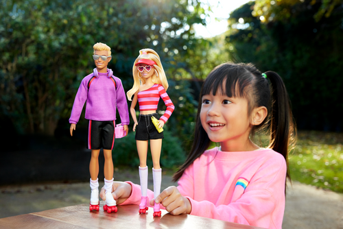 Barbie & Ken 65. Yıl 2'Li Parti Bebekler Ve 6 Aksesuarlı Set, Paten Teması, 65. Yıl Dönümü