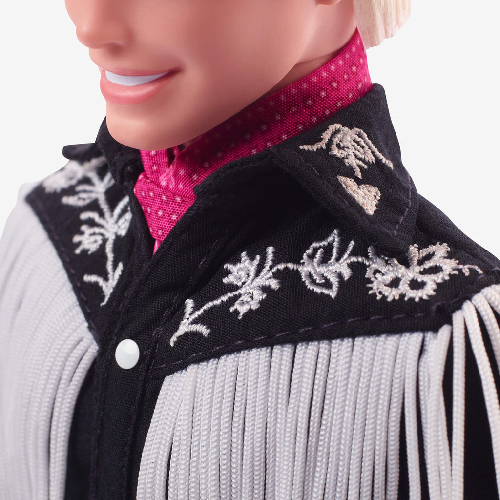 Barbie Le Film Poupée Ken À Collectionner Inspirée Du Film Barbie, Avec Tenue Noire À Franges Blanches, Chapeau Et Bottes De Cowboy De Couleur Blanche Et Bandana Rose