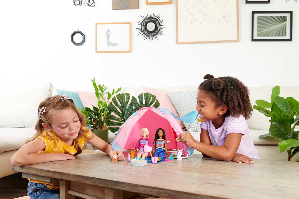 Barbie® Malibu ve Brooklyn Kampta Oyun Seti