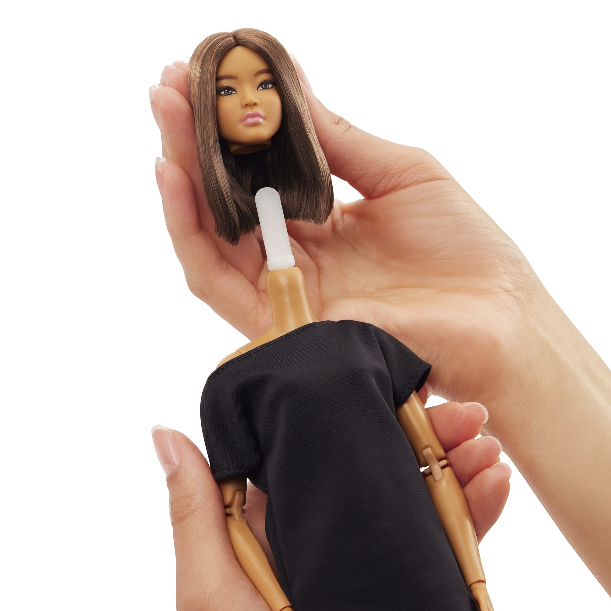 Barbie Basics Koleksiyona Uygun Bebek, Siyah Elbisesi Ve Sivri Burunlu Botlarıyla Kahverengi Saçlı Model 01