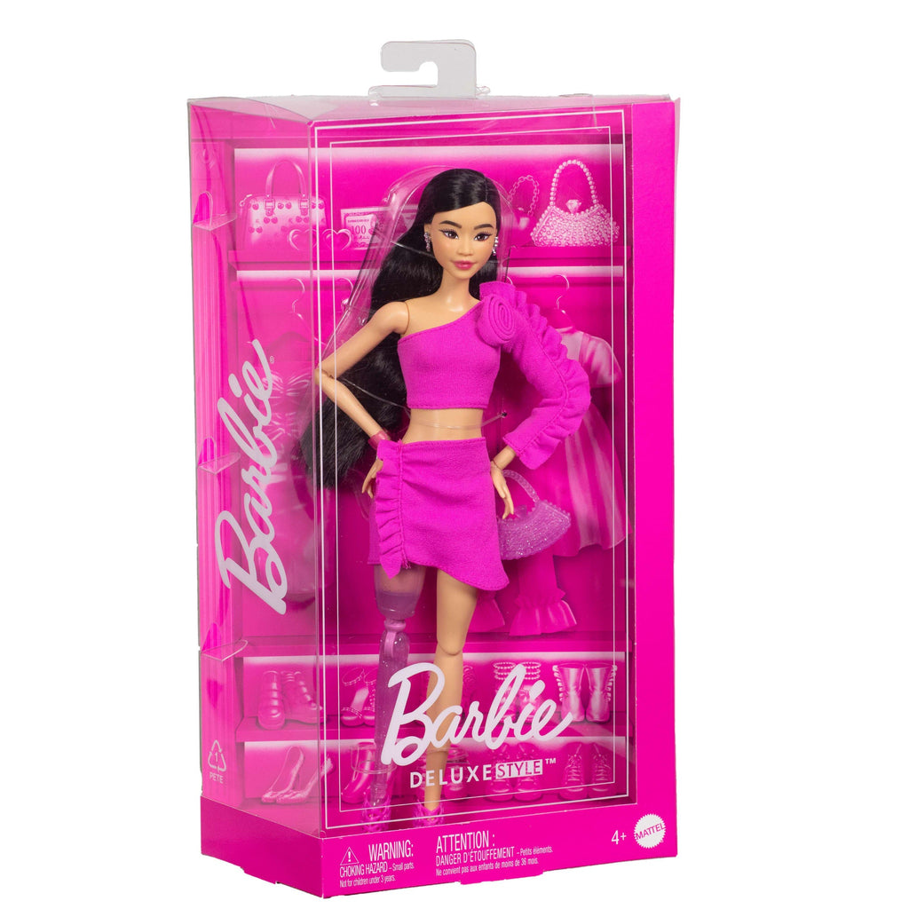 Barbie Deluxe Style-Puppe Nr. 2 Mit Pinkfarbenem Barbiecore-Oberteil Und Passendem Rock, Schwarzen Haaren Und Beinprothese
