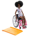 Barbie Fashionistas Lalka z wózkiem inwalidzkim i rampą