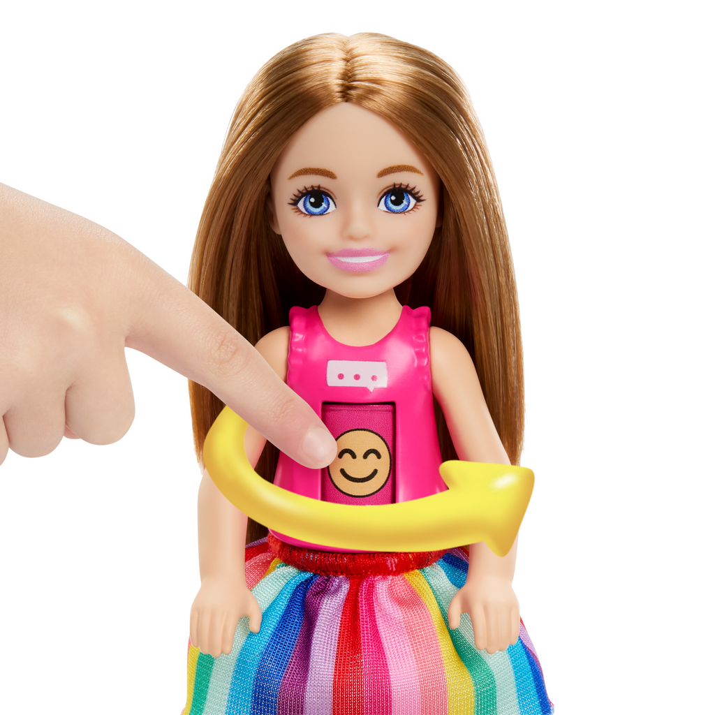 Barbie & Chelsea Δασκάλα Καλλιτεχνικών Με 2 Κούκλες, Κατοικίδιο & Αξεσουάρ, Μπλουζάκι Με Περιστρεφόμενη Φατσούλα