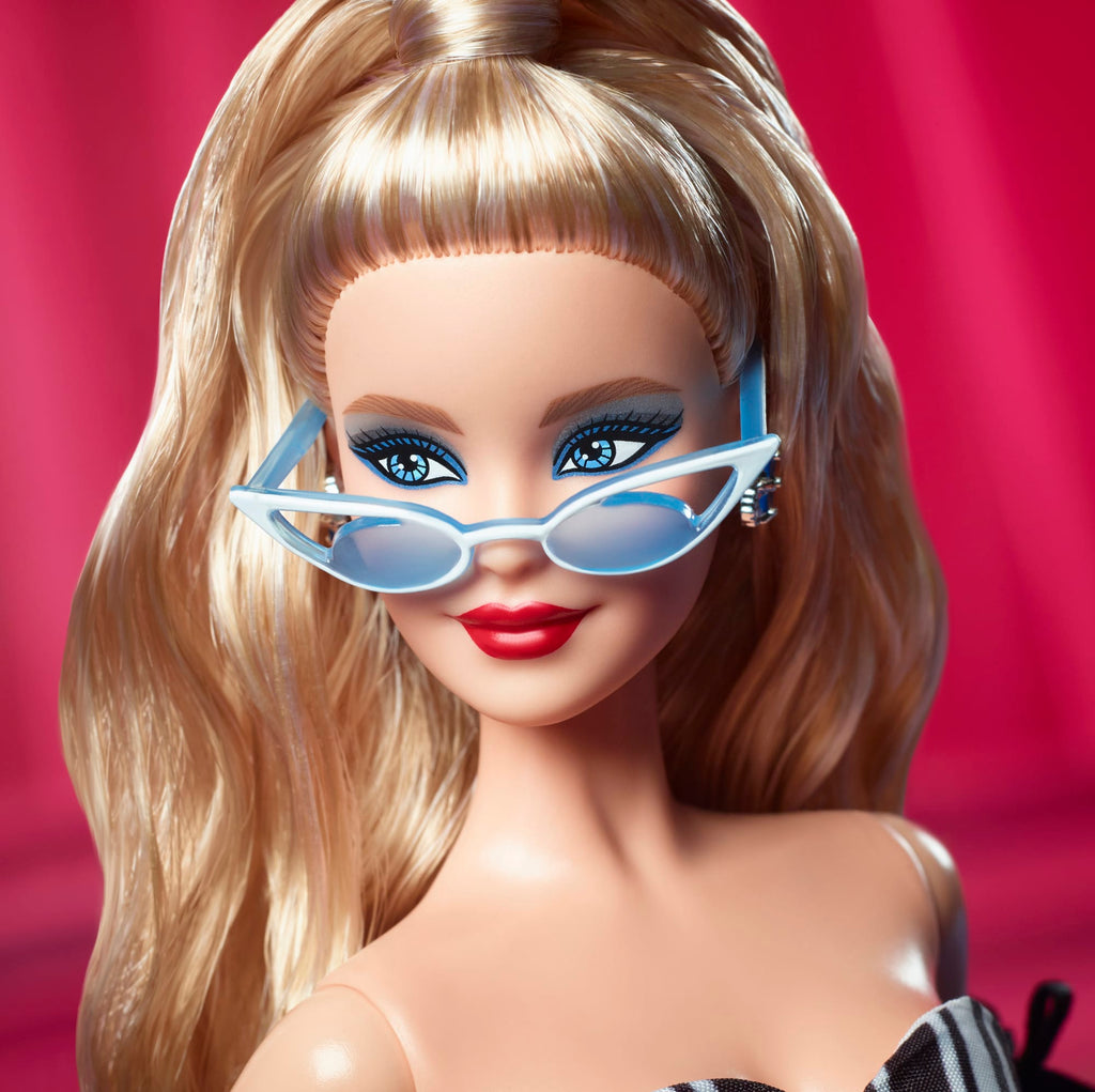 Barbie Signature 65° Anniversario bambola collezionabile con capelli biondi e abito bianco e nero