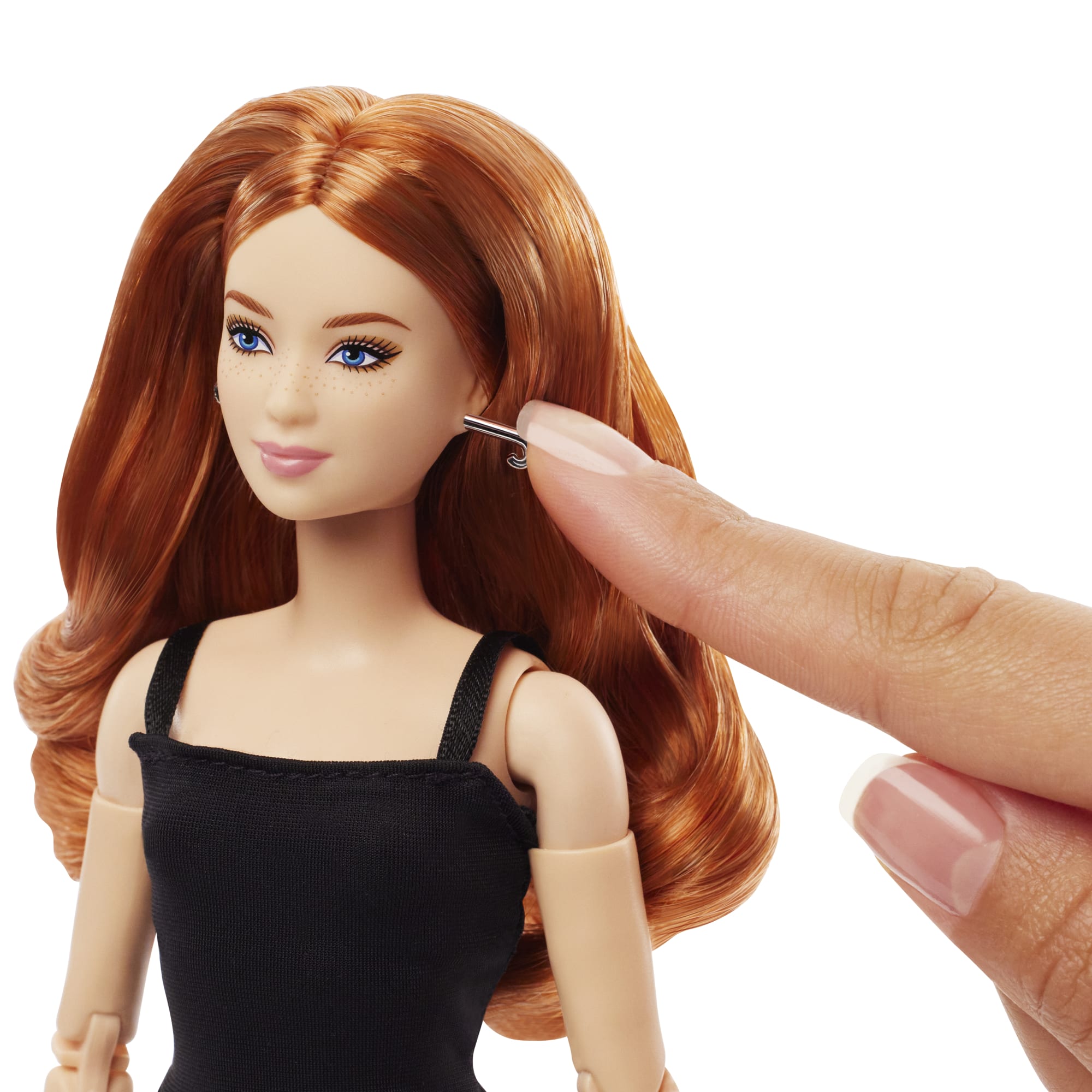 Muñeca De Coleccionista Barbie Basics Modelo 04 Con Pelo Rojo Rizado, Vestido Negro Y Zapatos De Plataforma