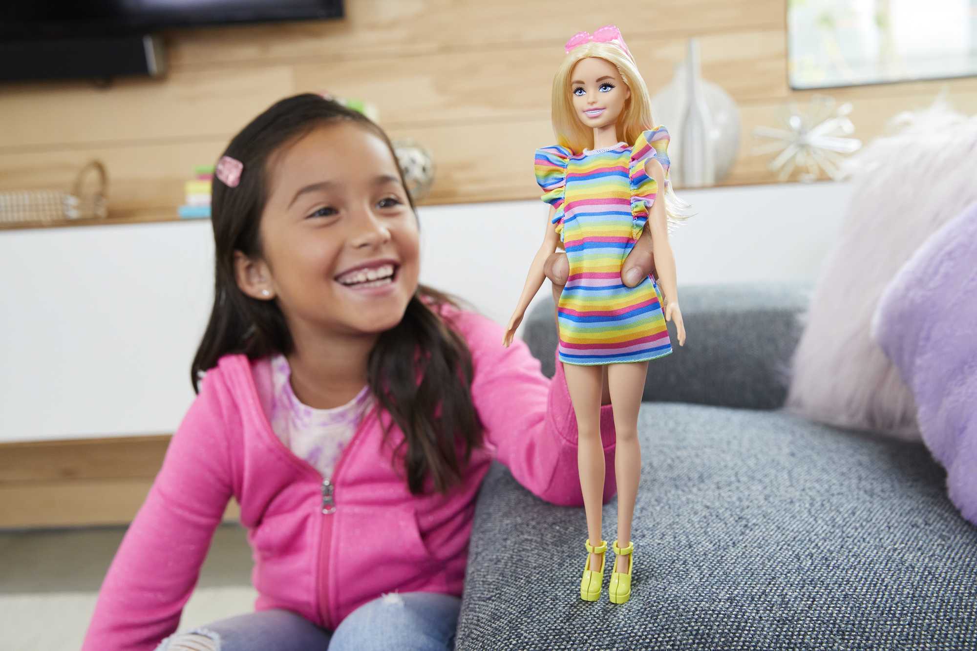 Barbie-Puppe Mit Zahnspange Und Regenbogenkleid, Barbie Fashionistas