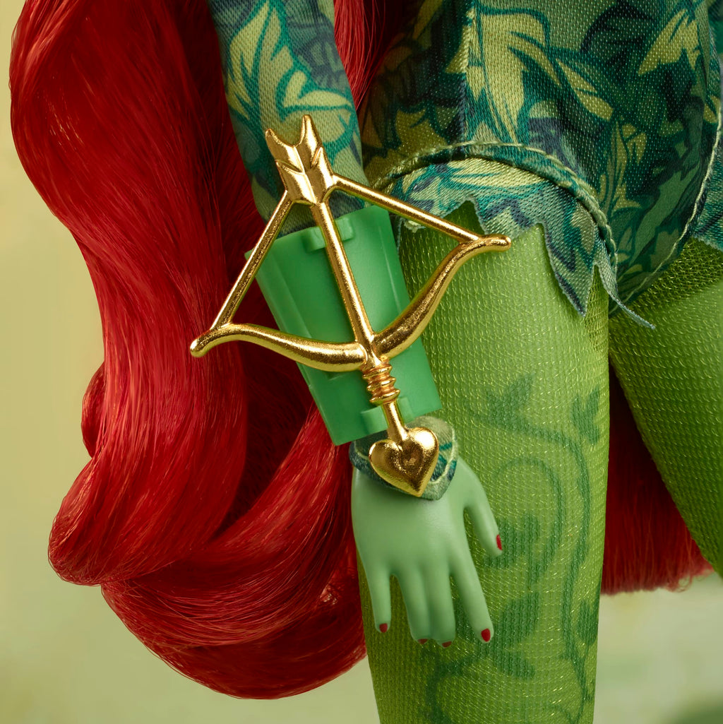Barbie Signature Poison Ivy, Bambola Da Collezione Con Corpo Snodabile, Abito Iconico E Accessori, Da Collezione Dc Batman 85° Anniversario, Hrm51