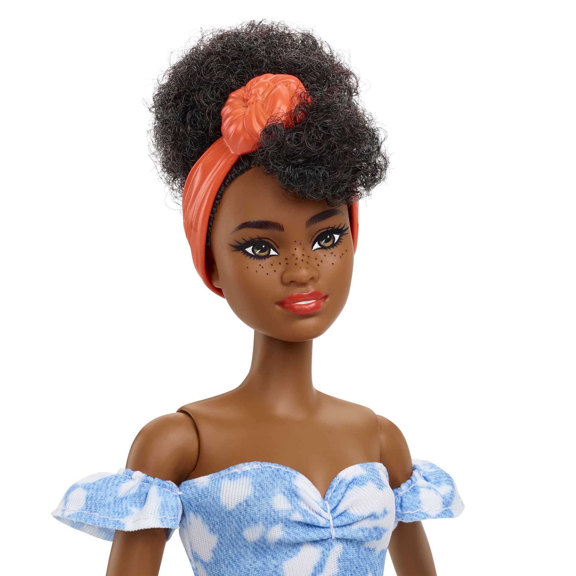 Barbie Fashionistas Puppe Im Schulterfreien Gebleichten Jeanskleid, Schwarze Haare, Bandana, Für Kinder Von 3 Bis 8 Jahren
