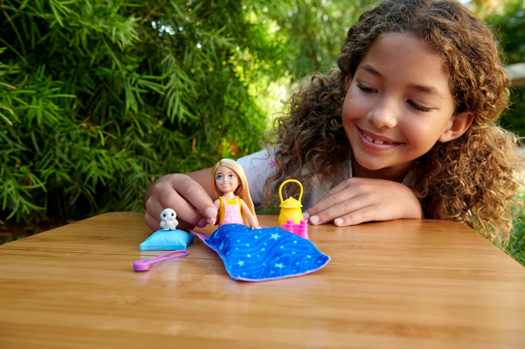 Barbie® Chelsea'nin Kamp Macerası