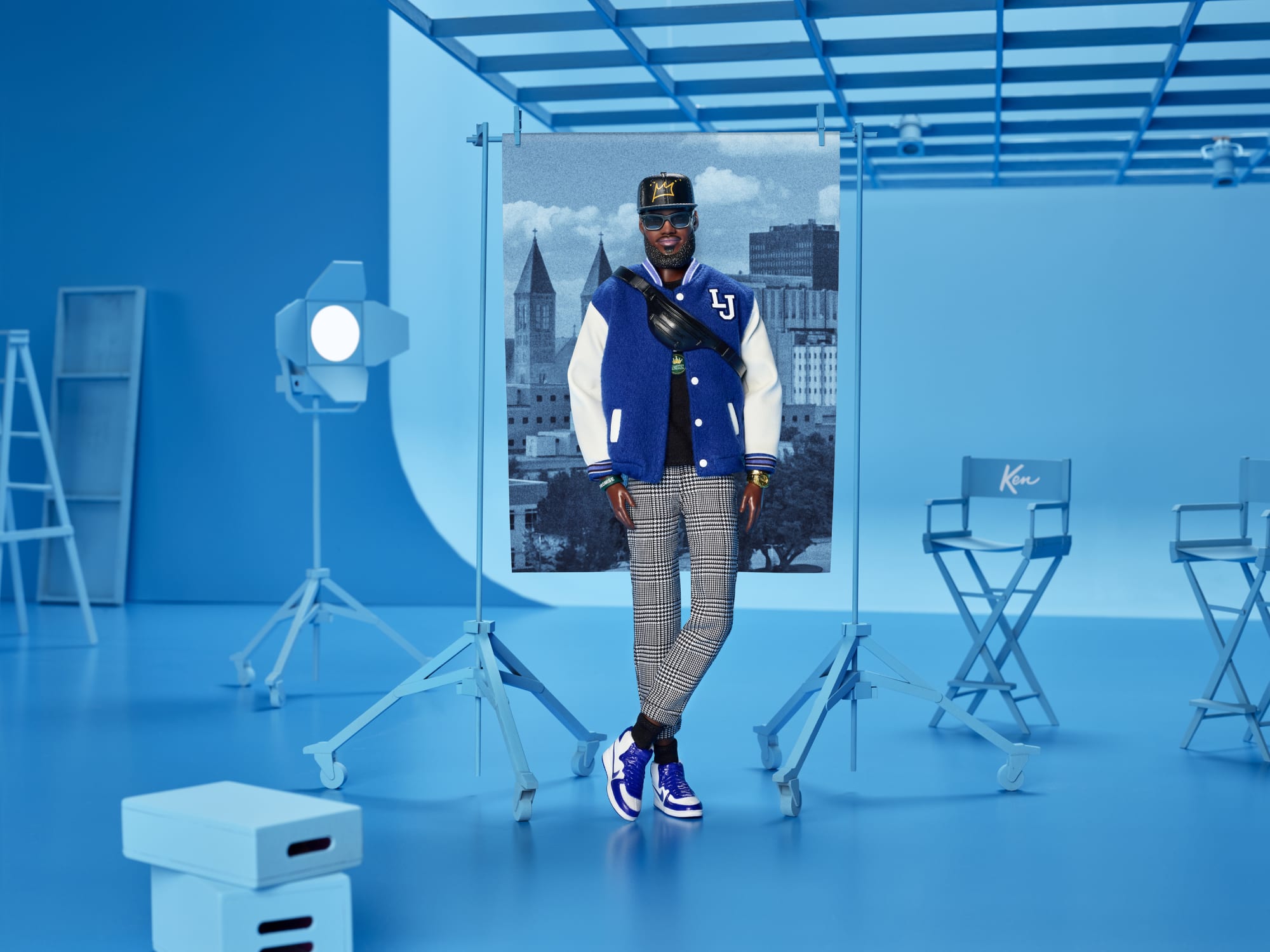Kolej Ceketli Kıyafeti Ve Aksesuarlarıyla Koleksiyona Uygun Barbie Signature Lebron James Kenbassadors Bebek
