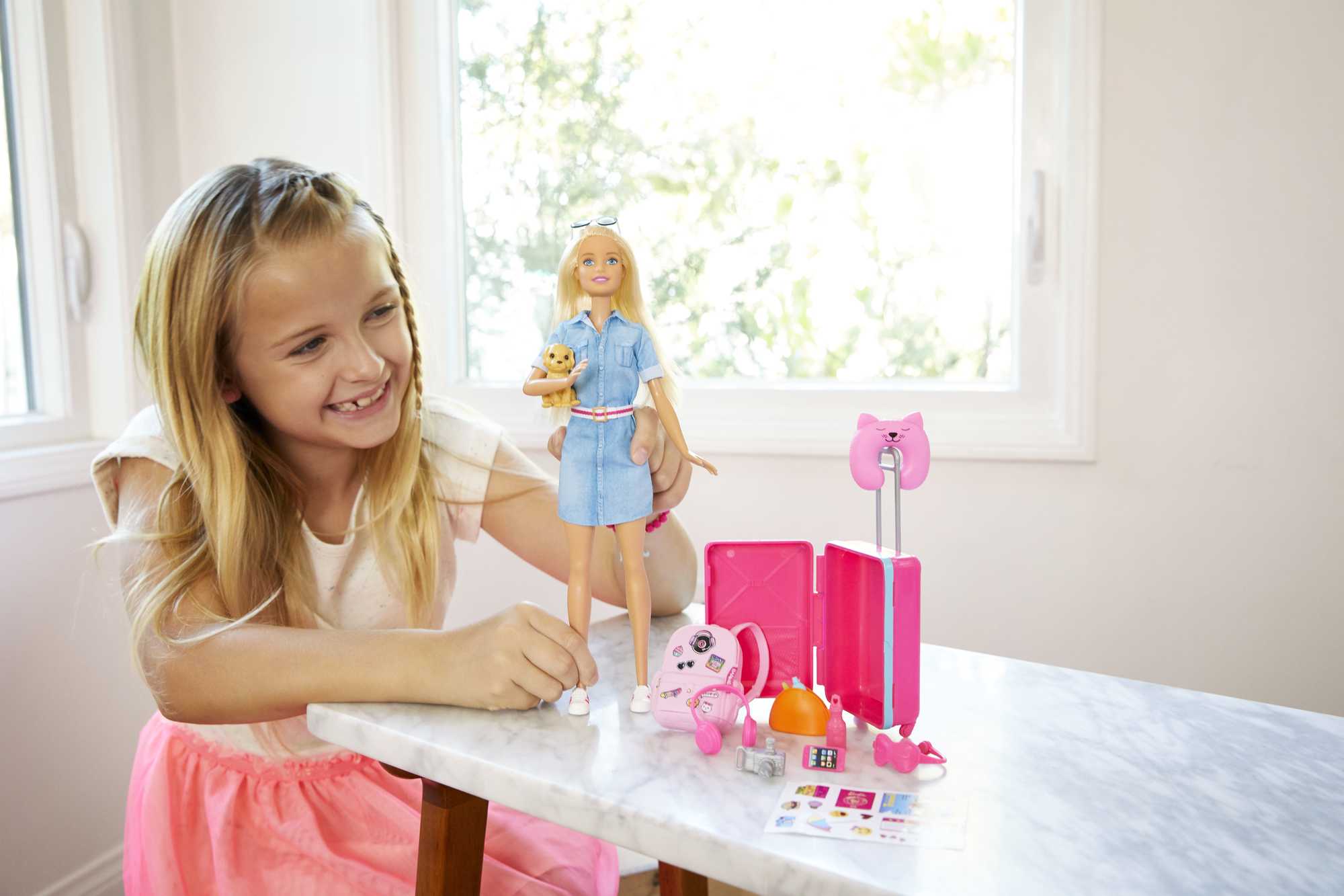 Muñeca y accesorios de Barbie