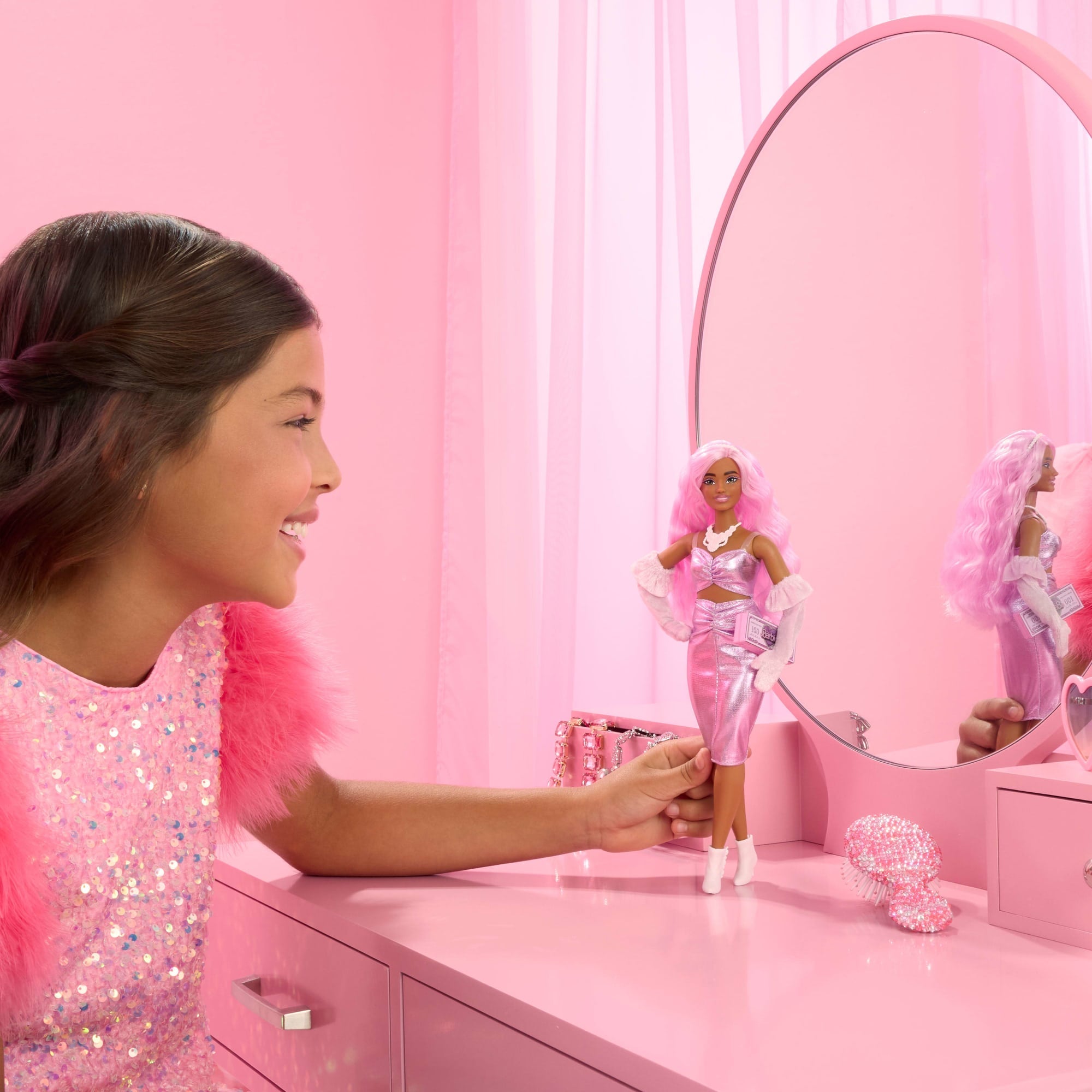 Barbie-Deluxe Style-Poupée Barbie À Robe Rose Brillante