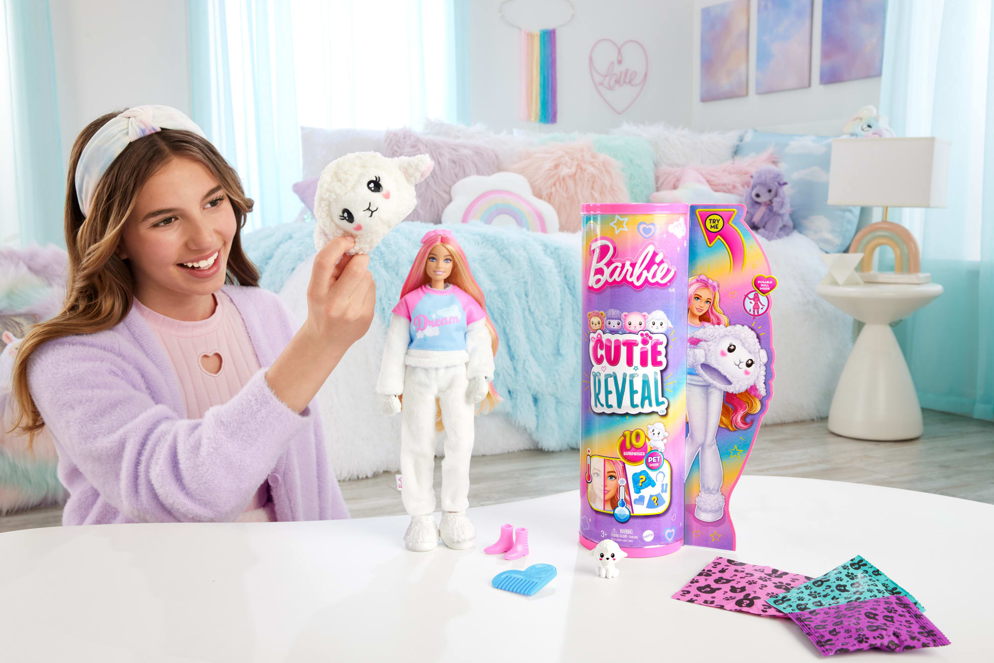 Barbie Cutie Reveal Poupée Barbie et accessoires, costume agneau en peluche
