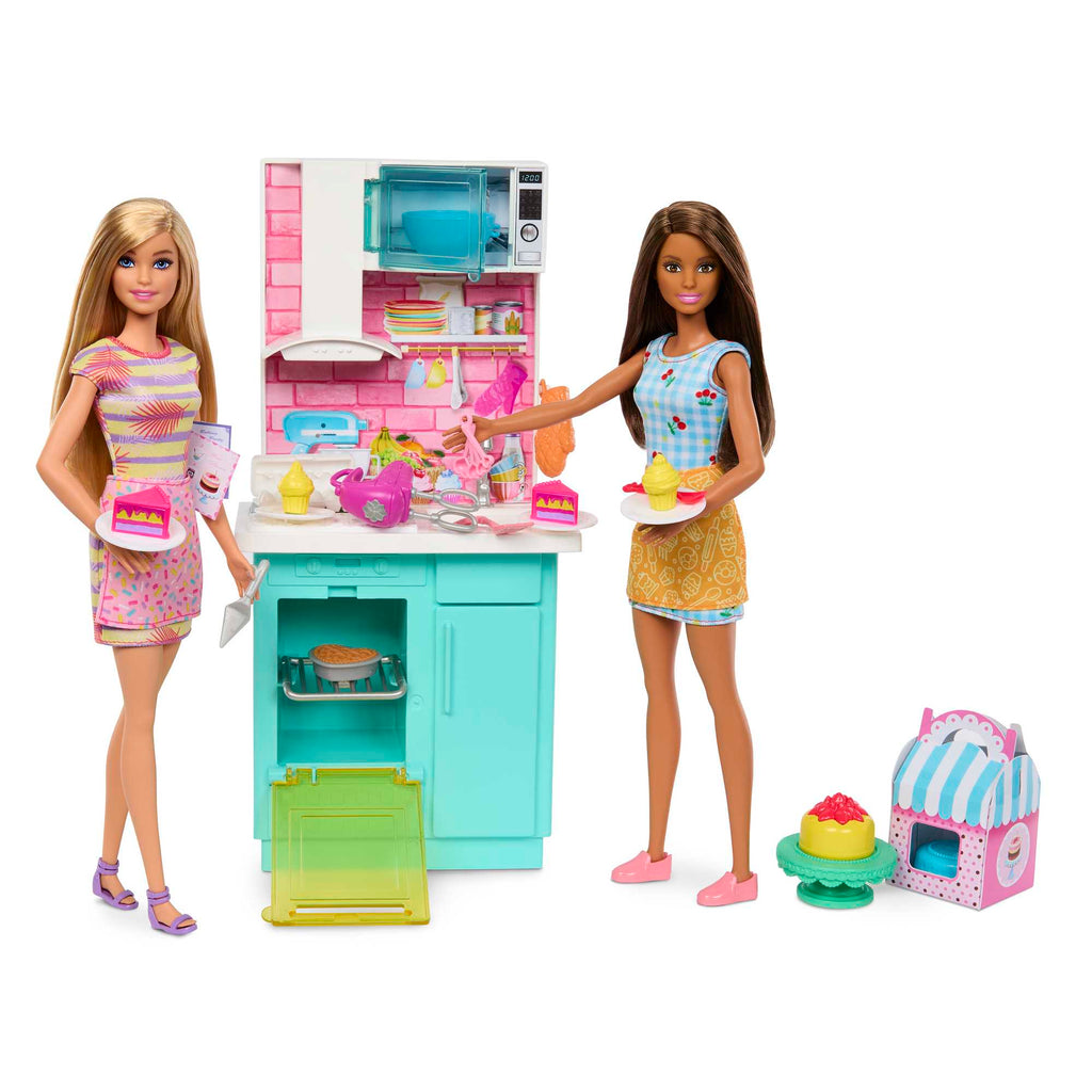 2 Bebek, Fırın Ve 15'Ten Fazla Aksesuarıyla Barbie Brooklyn Ve Malibu Pasta Yapıyor Oyun Seti