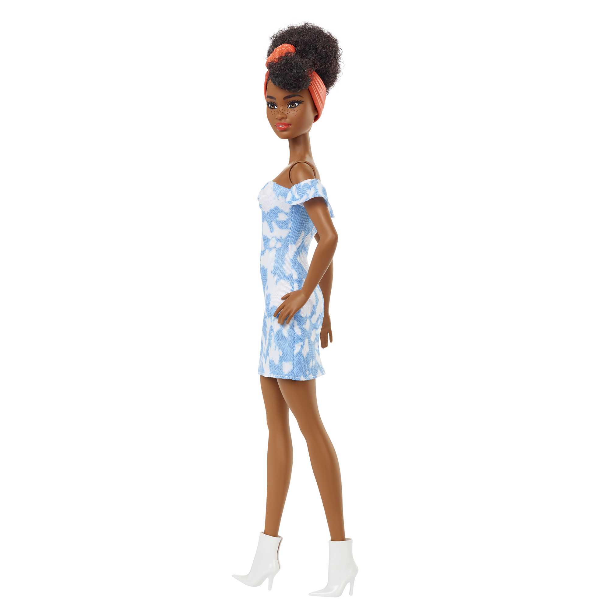 Barbie Fashionistas Puppe Im Schulterfreien Gebleichten Jeanskleid, Schwarze Haare, Bandana, Für Kinder Von 3 Bis 8 Jahren