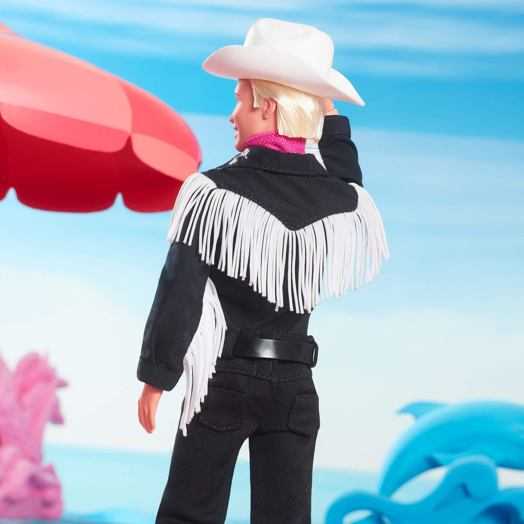 Barbie Le Film Poupée Ken À Collectionner Inspirée Du Film Barbie, Avec Tenue Noire À Franges Blanches, Chapeau Et Bottes De Cowboy De Couleur Blanche Et Bandana Rose