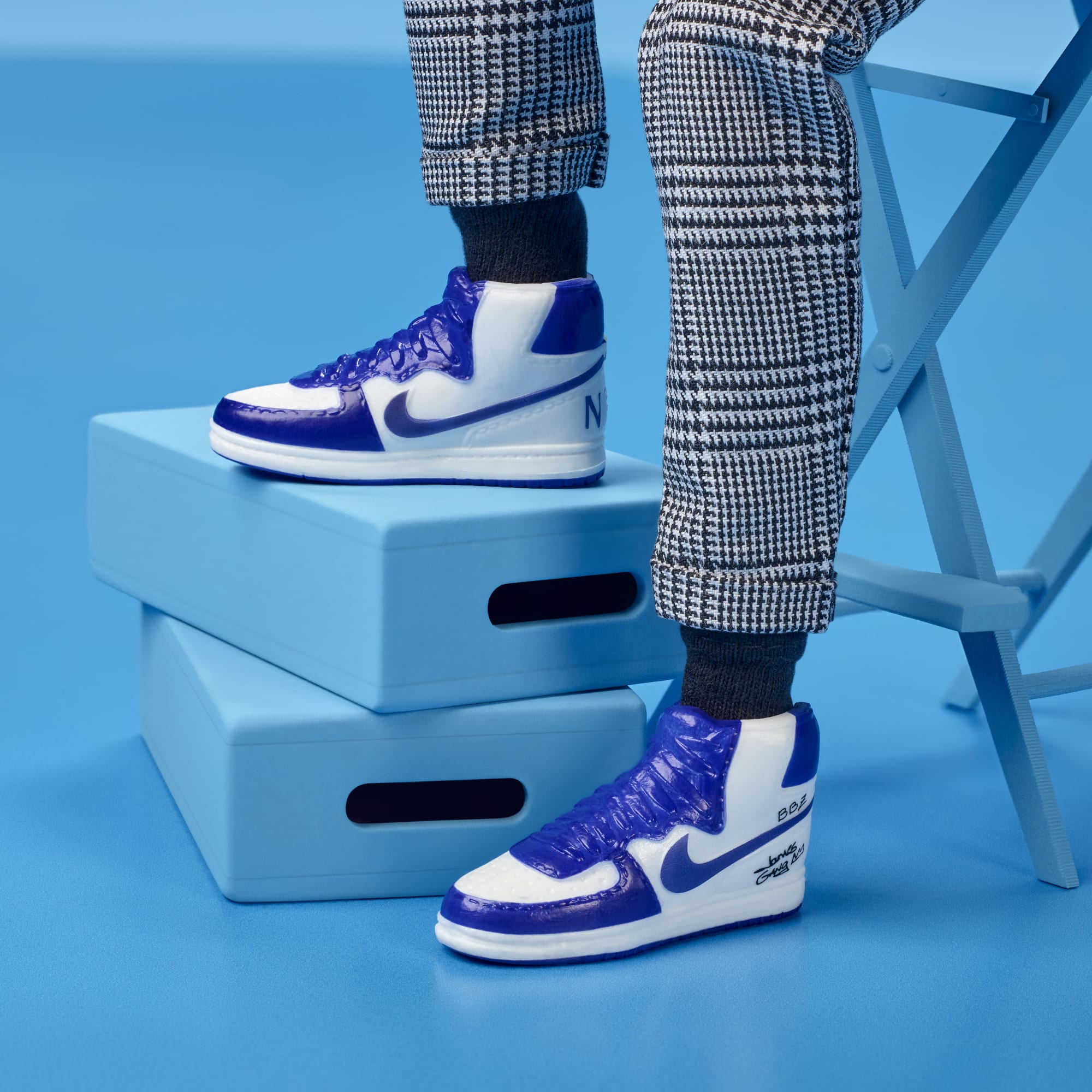 Muñeco Kenbassador Coleccionable De Lebron James De Barbie Signature Con Conjunto De Chaqueta Universitaria Y Accesorios