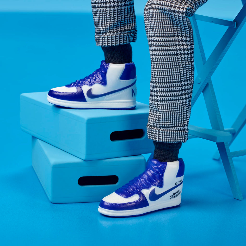 Barbie Signature Lebron James Kenbassadors, Bambola Da Collezione Con Giacca in Stile College E Accessori