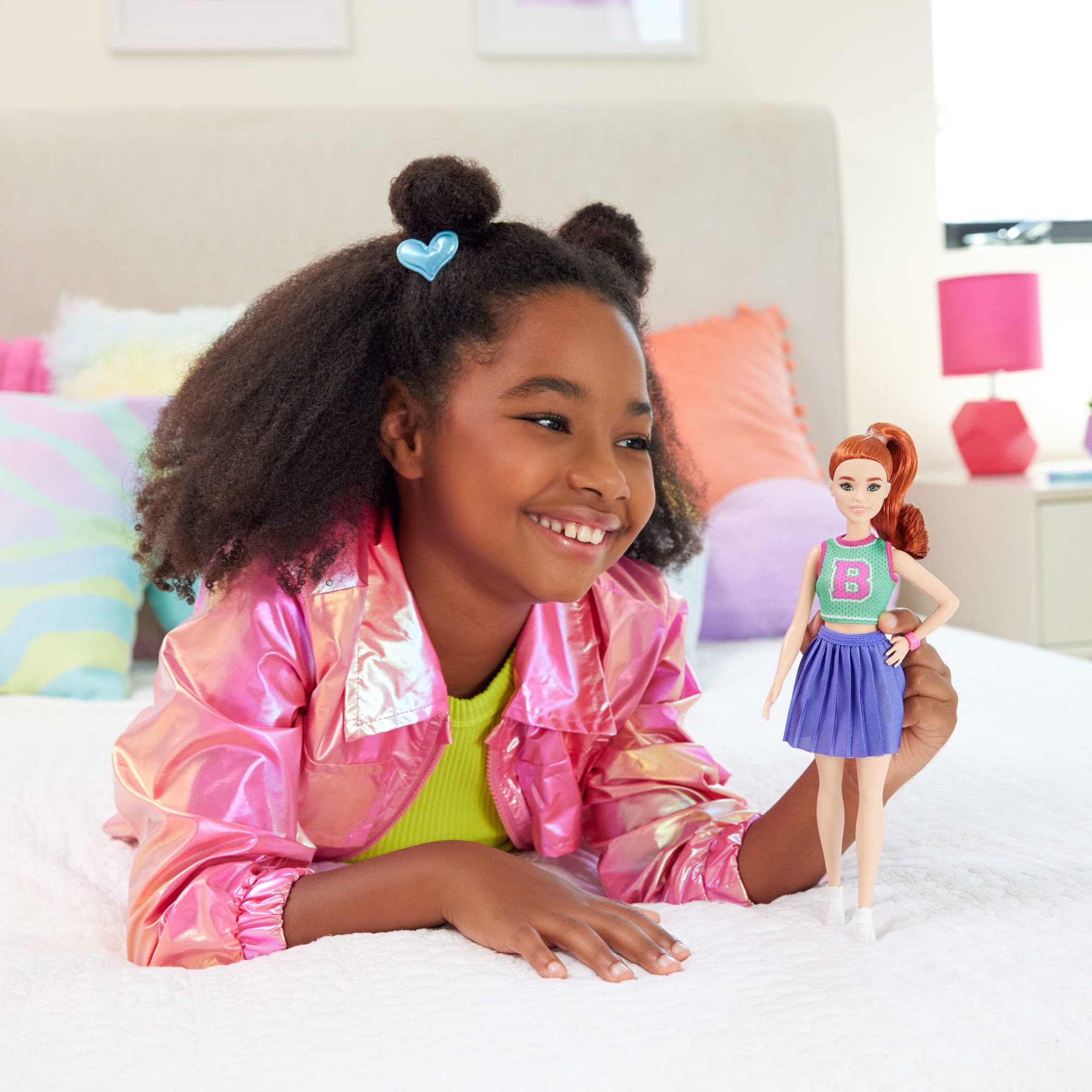 Barbie Fashionistas-Puppe Nr. 232 Mit Jersey-Oberteil, Violettem Faltenrock Und Rotem Haar