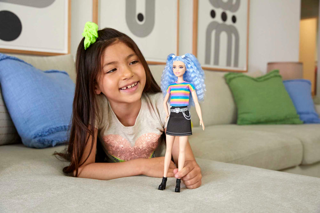 Barbie Fashionistas Puppe (Blaue Haare) Im Regenbogen-Shirt Und Rock