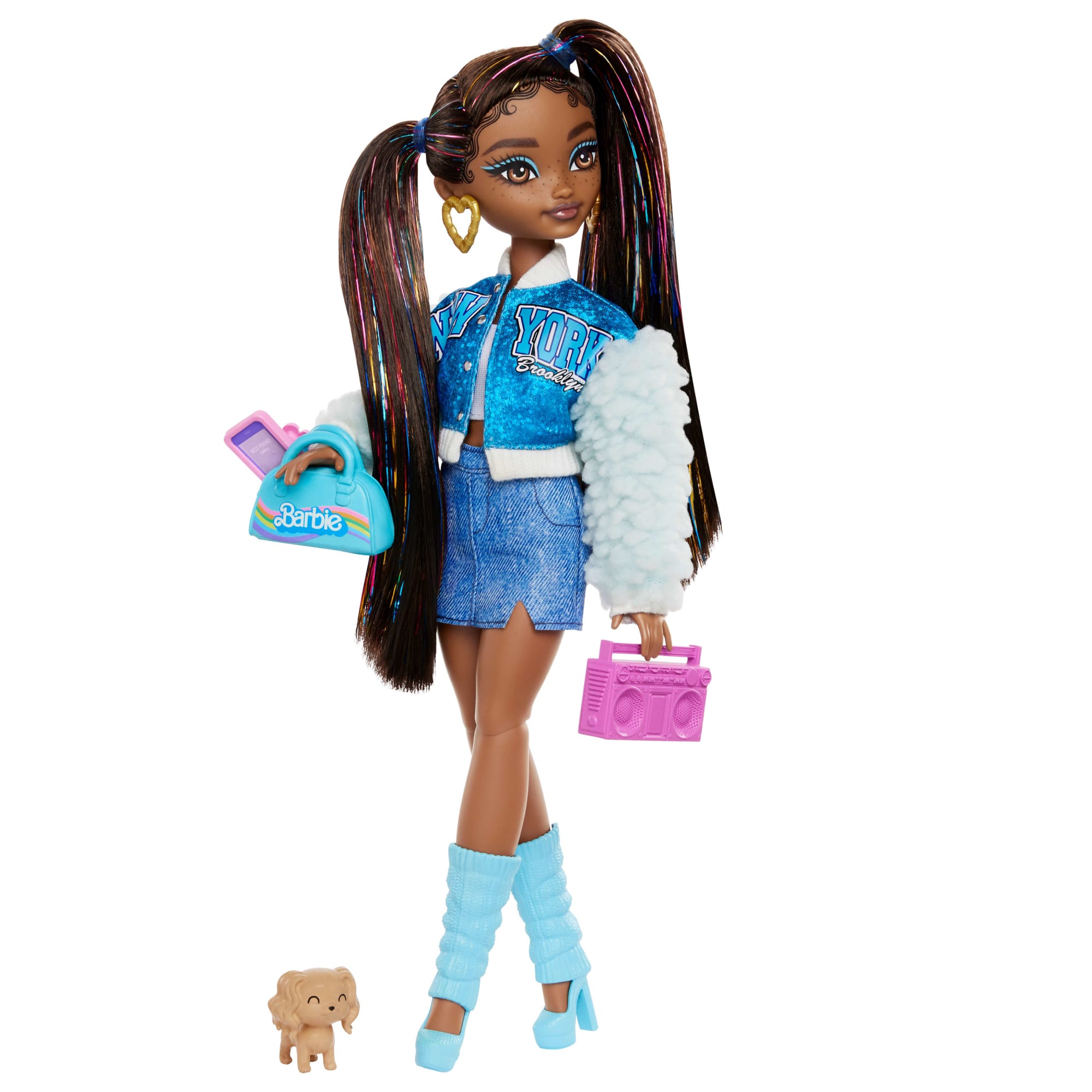 Barbie Dream Besties Brooklyn Lalka modowa z 8 akcesoriami z motywem muzyki i tworzenia filmów