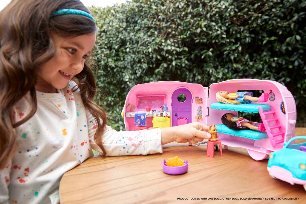 Barbie Przyczepa kempingowa Chelsea + lalka, szczeniaczek, samochód i akcesoria