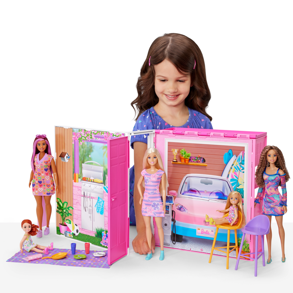 Barbie Casa Delle Vacanze, Playset Con Bambola Barbie, 4 Aree Di Gioco E 11 Accessori Decorativi