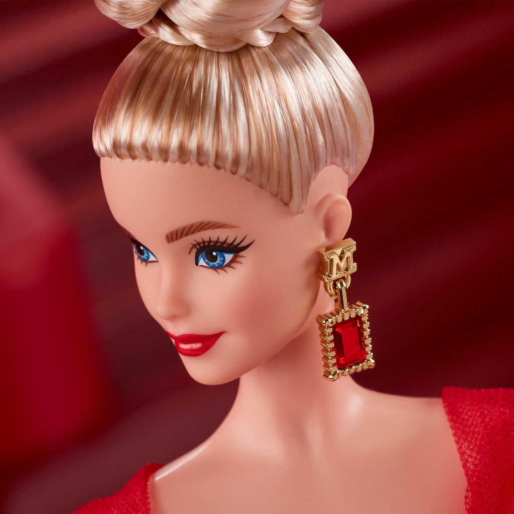 Işıltılı Kırmızı Tül Elbisesiyle Mattel'in 80. Yıl Dönümüne Özel, Koleksiyona Uygun Sarı Saçlı Barbie Signature Bebek