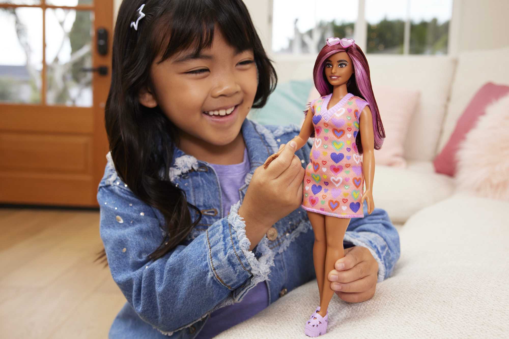 Barbie Fashionistas Puppe Nr. 207 Mit Pinkfarbenen Strähnen Und Kleid Mit Herzaufdruck
