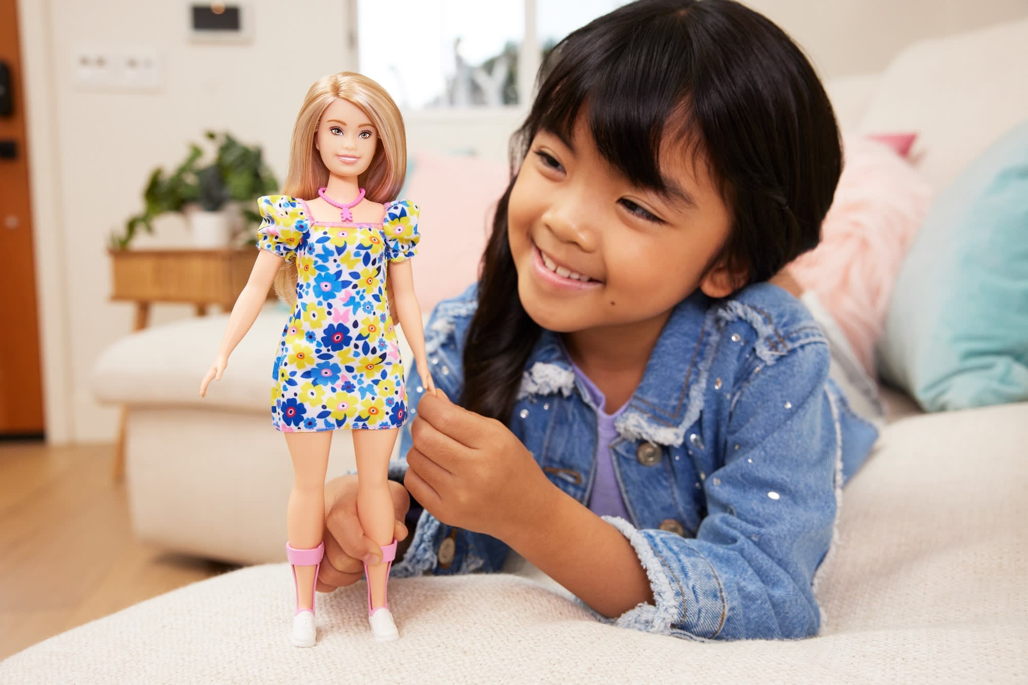 Barbie Fashionista Muñeca Síndrome De Down Vestido Flores +3 Años