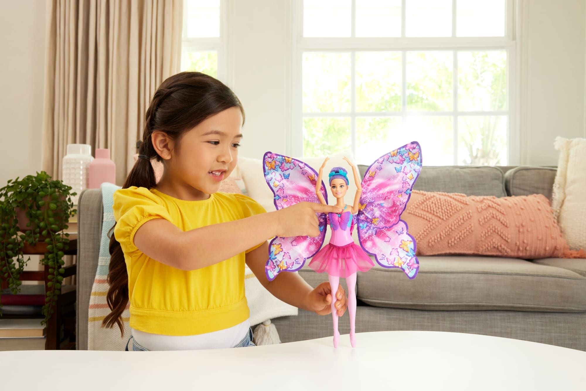 Dansçıdan Kelebeğe Dönüşebilen 2'Si 1 Arada Mor Saçlı Barbie Kelebek Dansçı Bebek