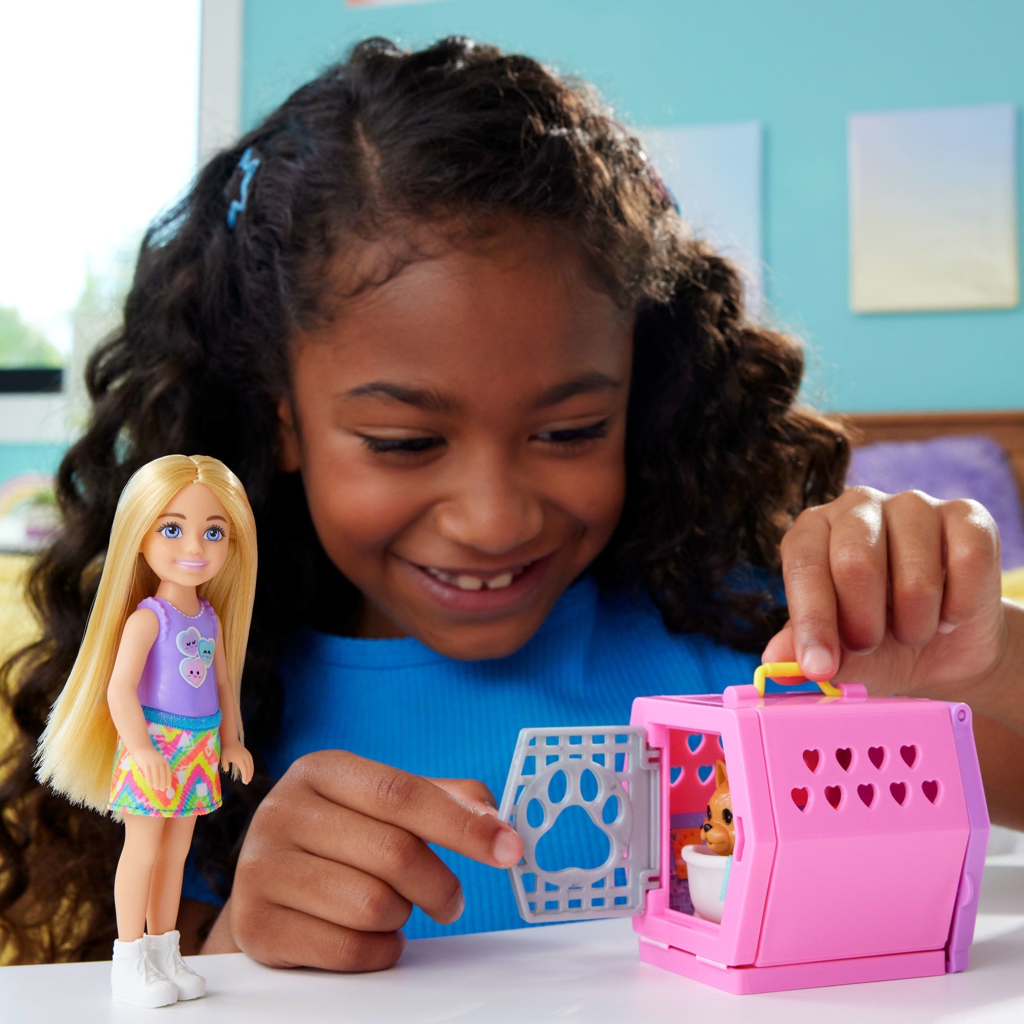 Conjunto De Mochila Para Cachorritos De Chelsea De Barbie Con Muñeca Pequeña Y Transportín Para Perros Con Accesorios Para Cachorritos
