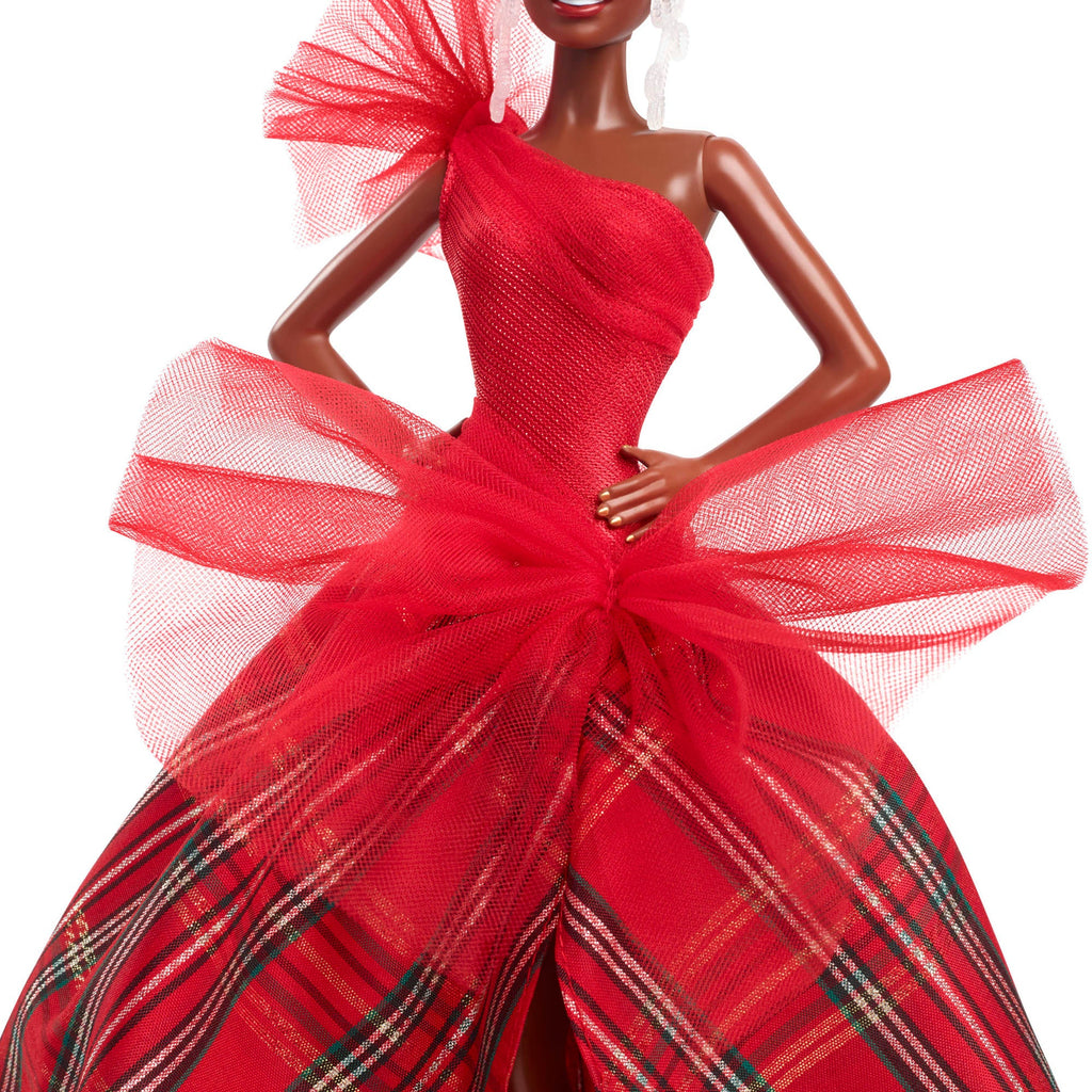 Barbie Poupée Barbie Joyeux Noël 2024 Poupée De Collection Aux Cheveux Noirs Avec Robe À Carreaux Dans Un Emballage À Exposer