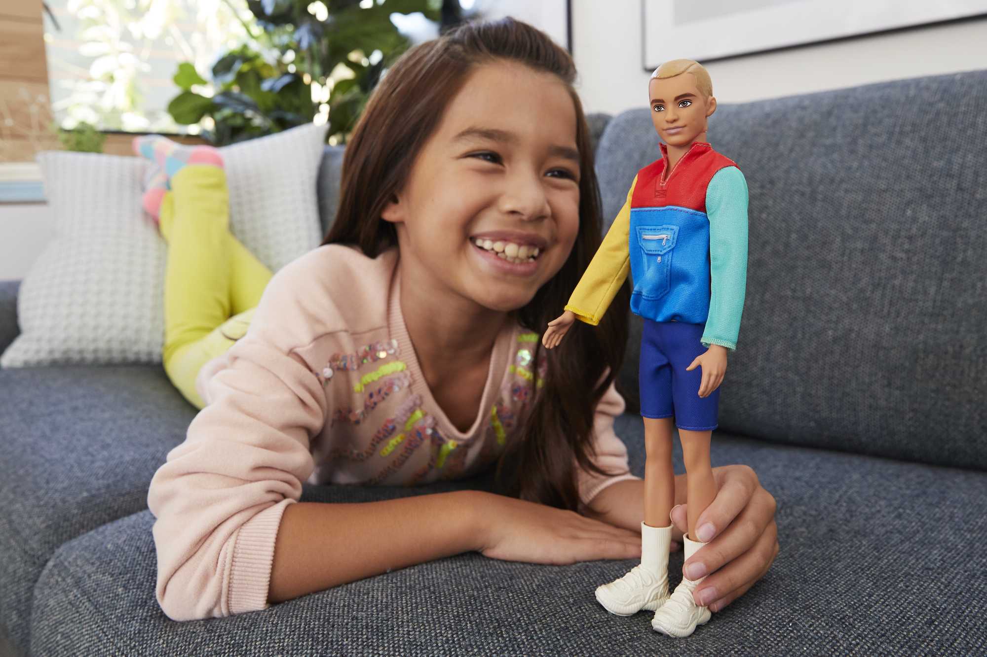 Barbie Ken Fashionistas Puppe in Blockfarben Jacke, Anziehpuppe