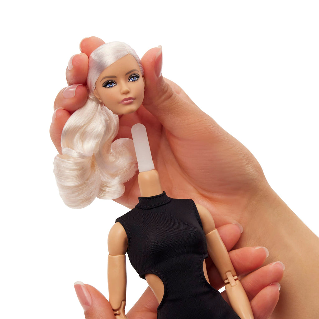 Barbie Basics Verzamelpop, Model 02 Met Blond Haar in Zwarte Jurk En Gladiator Boots